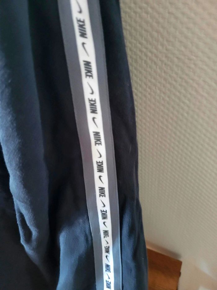 Magnifique sweat noir Nike taille L Ref 15IT213 - photo numéro 2