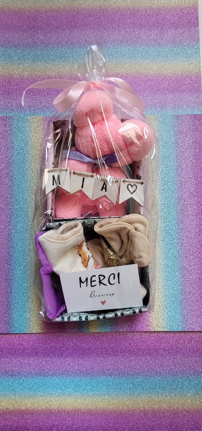 Bavoires , bonnets cadeau🎁 - photo numéro 3