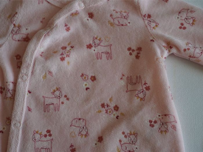Ensemble en velours rose fantaisie In Extenso : Pyjama + Bonnet Taille : 0m 49/53 cm - photo numéro 3