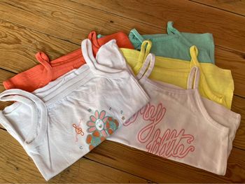 Lot de 5 débardeurs taille 68