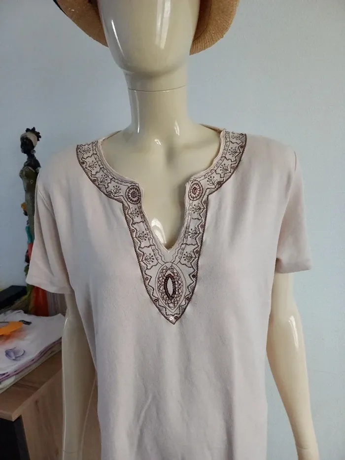 Tee-shirt 46/48 - photo numéro 2
