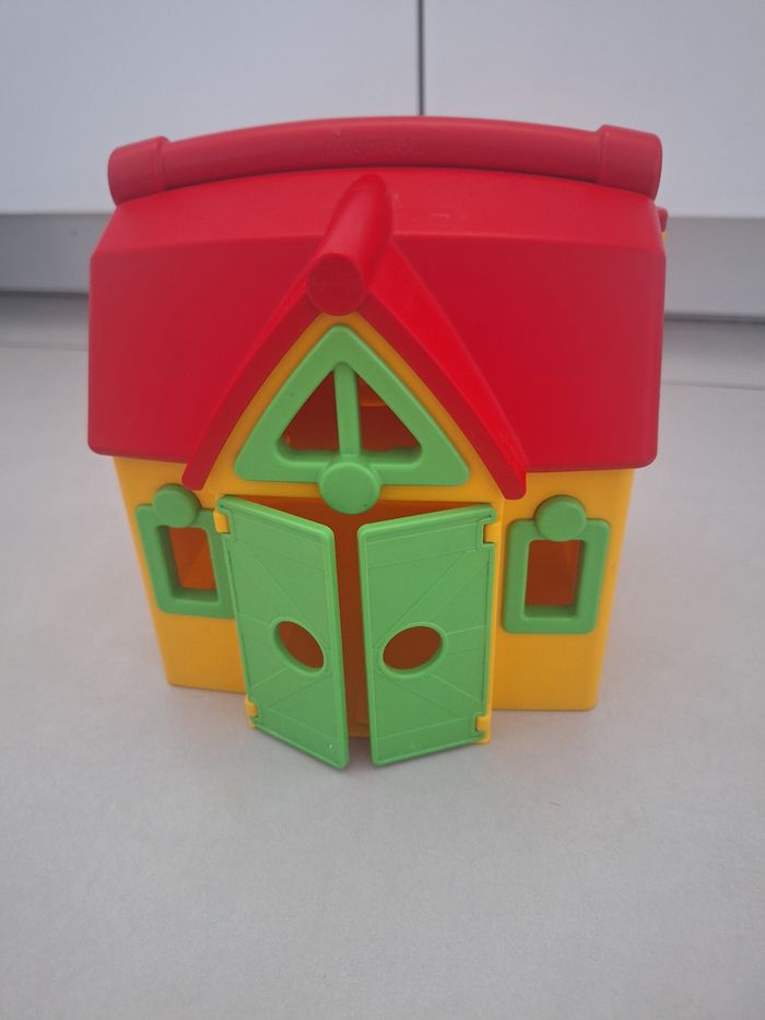 Maison transportable et ouvrable playmobil 123 accompagnée de 6 personnages, 7 animaux et accessoires - photo numéro 4