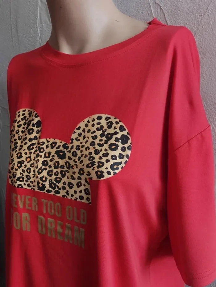 T-shirt rouge 'Never Too Old For Dream' - photo numéro 3