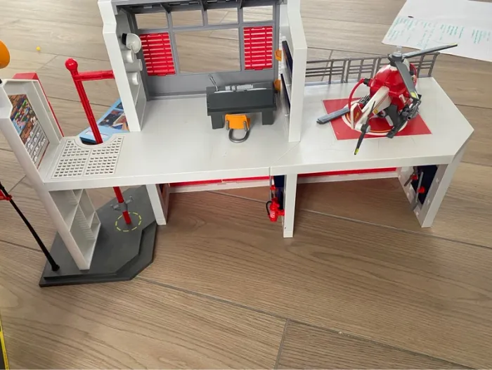 Playmobil grande caserne des pompiers - photo numéro 3
