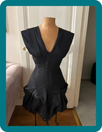 Robe moirée architecturée noire taille 34/36 - BCBGmaxazria