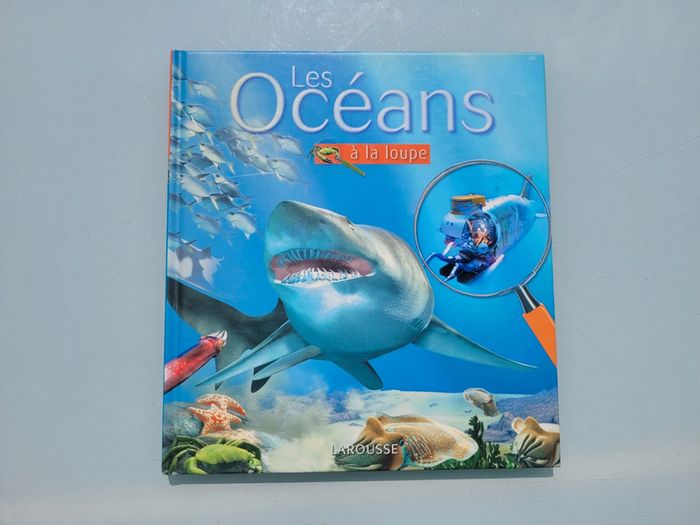Livre Les Océans 🌊 à la loupe, éditions Larousse (48) - photo numéro 3