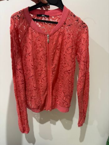 Veste en dentelle corail 