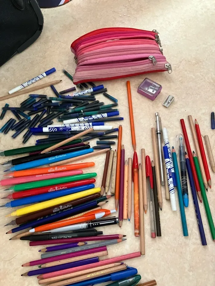 Trousse scolaire bien remplie – Fournitures incluses – Tout fonctionne