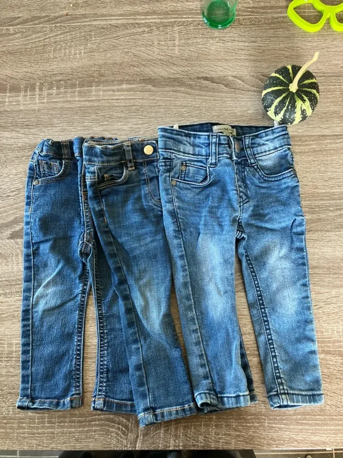 Lot 3 jeans