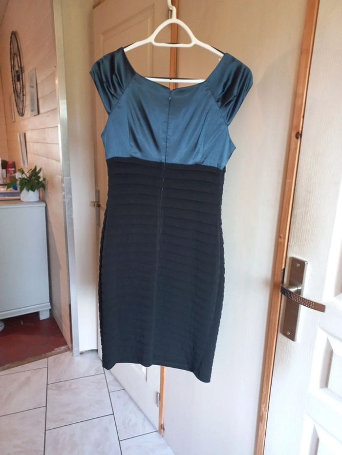 Robe noire et verte - photo numéro 6
