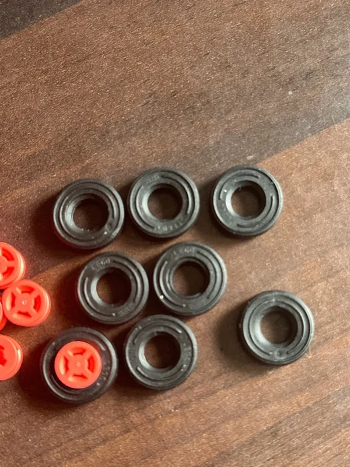 8 Pneus et jantes  Lego 8 mm détail ref dans l’annonce - photo numéro 3