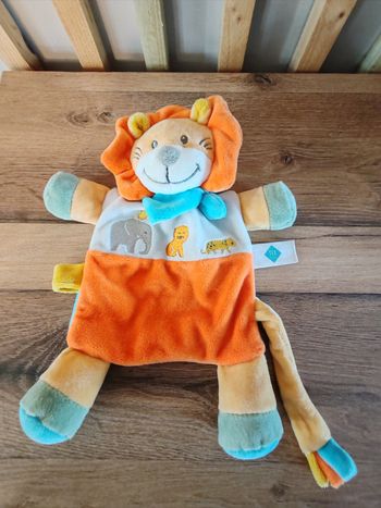 Lion orange et jaune tex savane