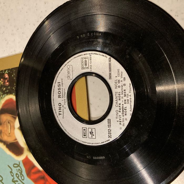 Vinyle petit papa Noël 45 tours - photo numéro 2