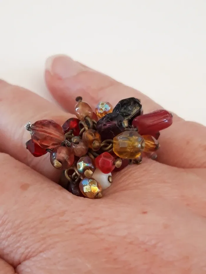 Bague ajustable avec "breloques" années 90