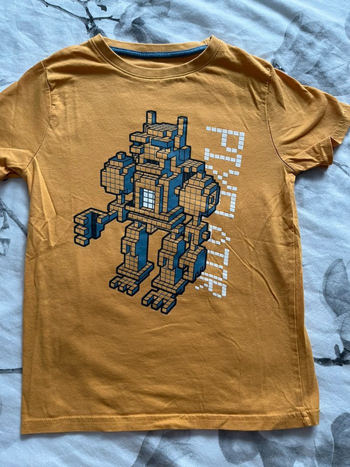 T-shirt robot