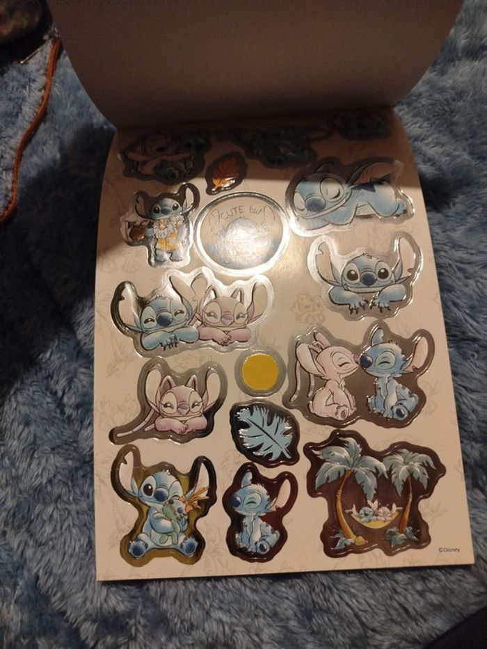 Livre autocollant Disney Stitch - photo numéro 3