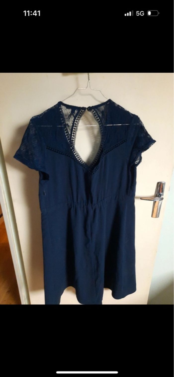 Robe en dentelle - photo numéro 3