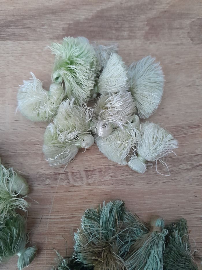 Lot de 50 pompons vert pour création de bijoux lot numéro 4 - photo numéro 3