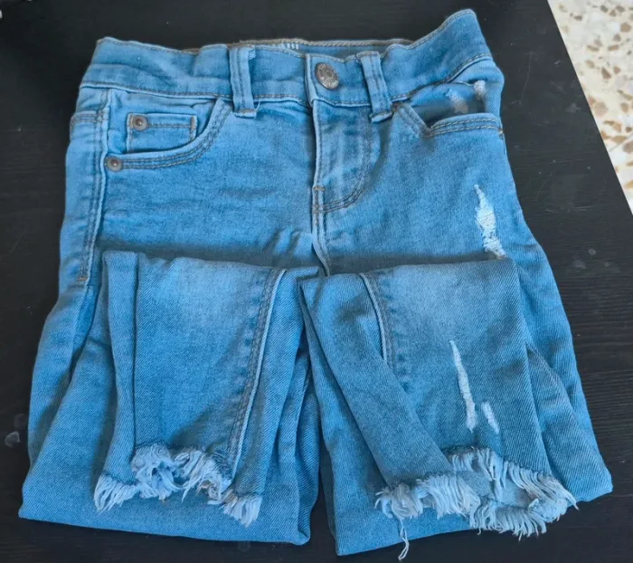 Jeans troués - photo numéro 2