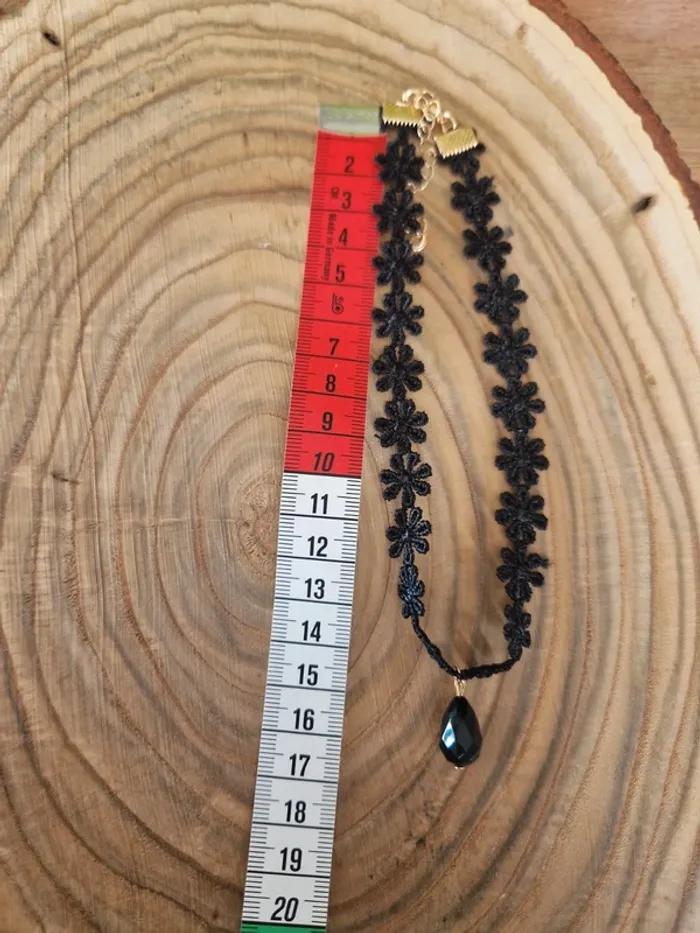Collier fantaisie ras de cou choker noir avec fleurs et perle - photo numéro 3