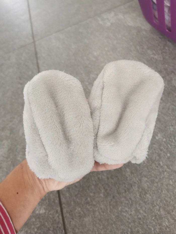 Chaussons bébé Mickey neufs 0/6 mois - photo numéro 2