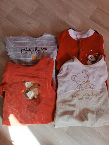 Lot pyjama pyjamas velours 24 mois