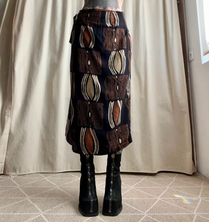 Jupe mi-longue portefeuille marron 70s Kitsch vintage made in UK - Taille M - photo numéro 2