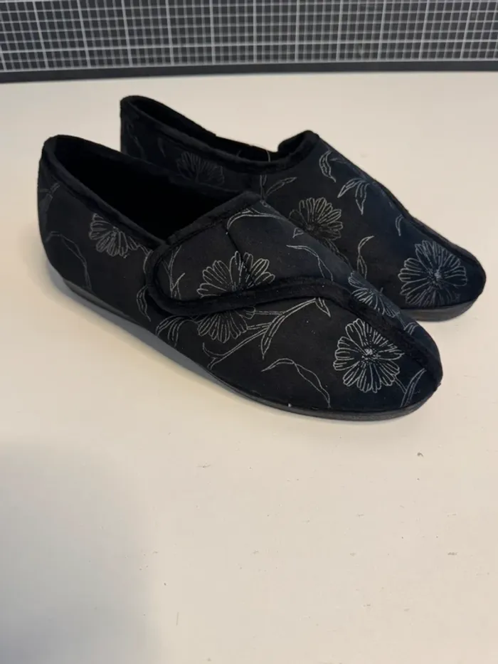 Chaussons Damart neuf taille 41 couleur noire. - photo numéro 2