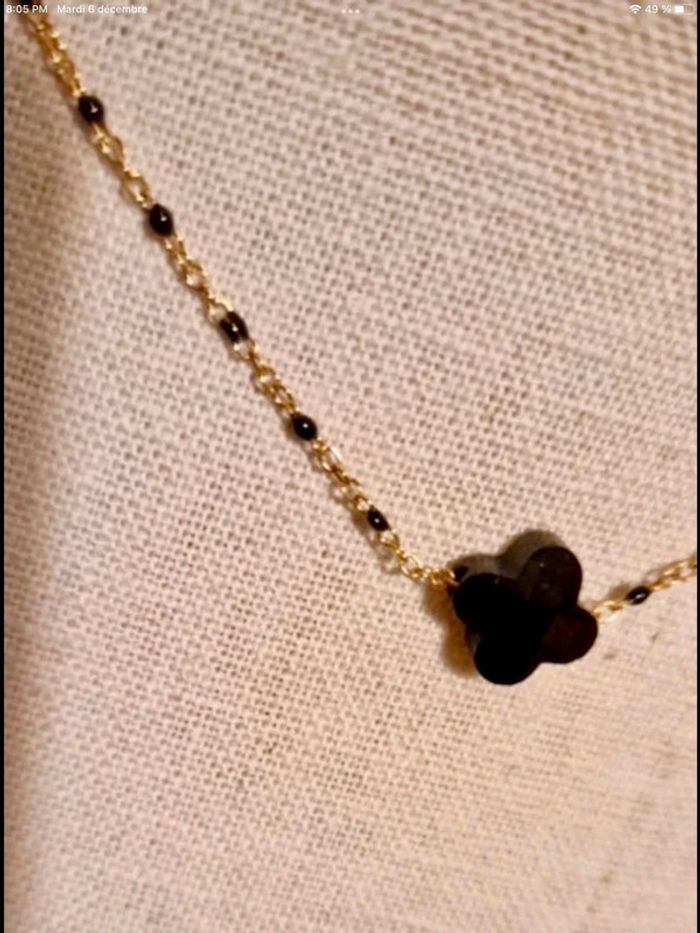 Collier chaîne acier inoxydable or perles et trèfle noirs - photo numéro 2