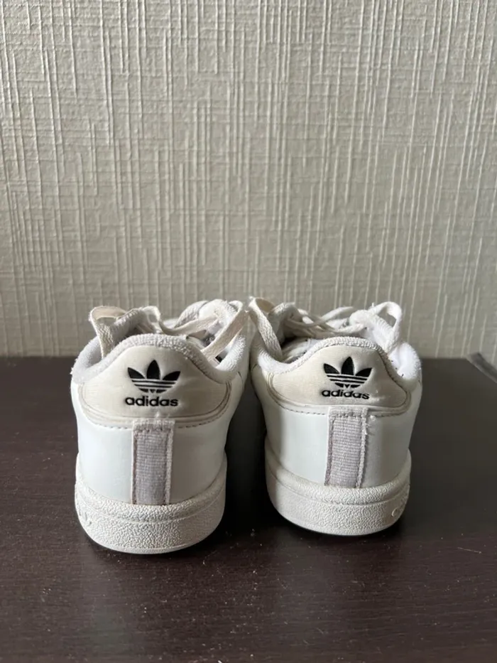 Basket Adidas enfant taille 30 - photo numéro 4