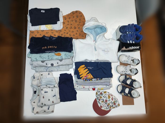 Lot vêtements enfant bébé 18 mois - Veste hiver, body bodie, pyjamas, t-shirt, combinaison, pull, casquette, basket sandales chaussures, peignoir 12 18 24