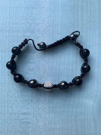 Bracelet noir et blanc avec strass