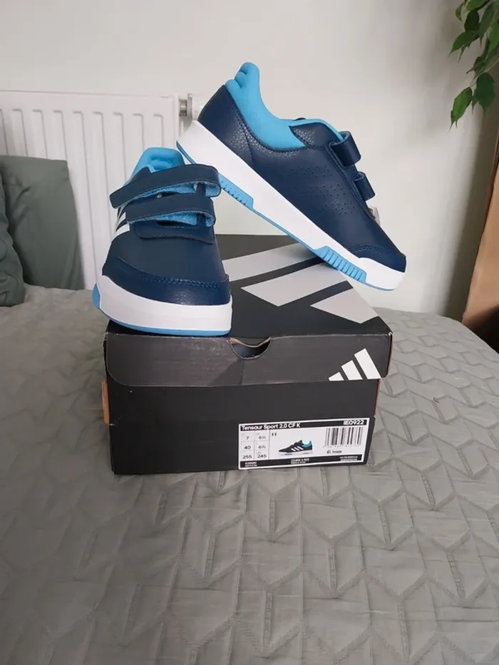 Basket bleu Adidas à scratch T40