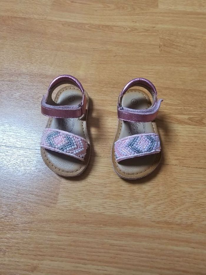 Magnifique sandales avec perles roses métallisé
