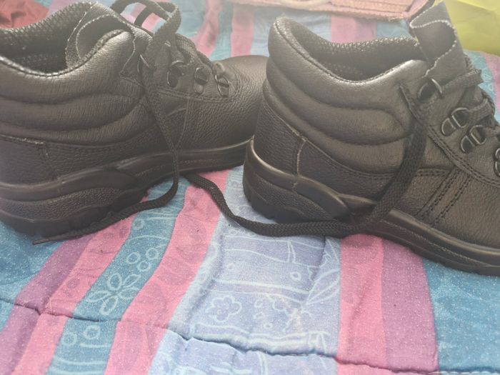 Chaussures de sécurité en parfait état - photo numéro 9