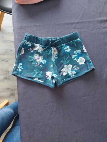 Short fleuri Vertbaudet taille 4 ans