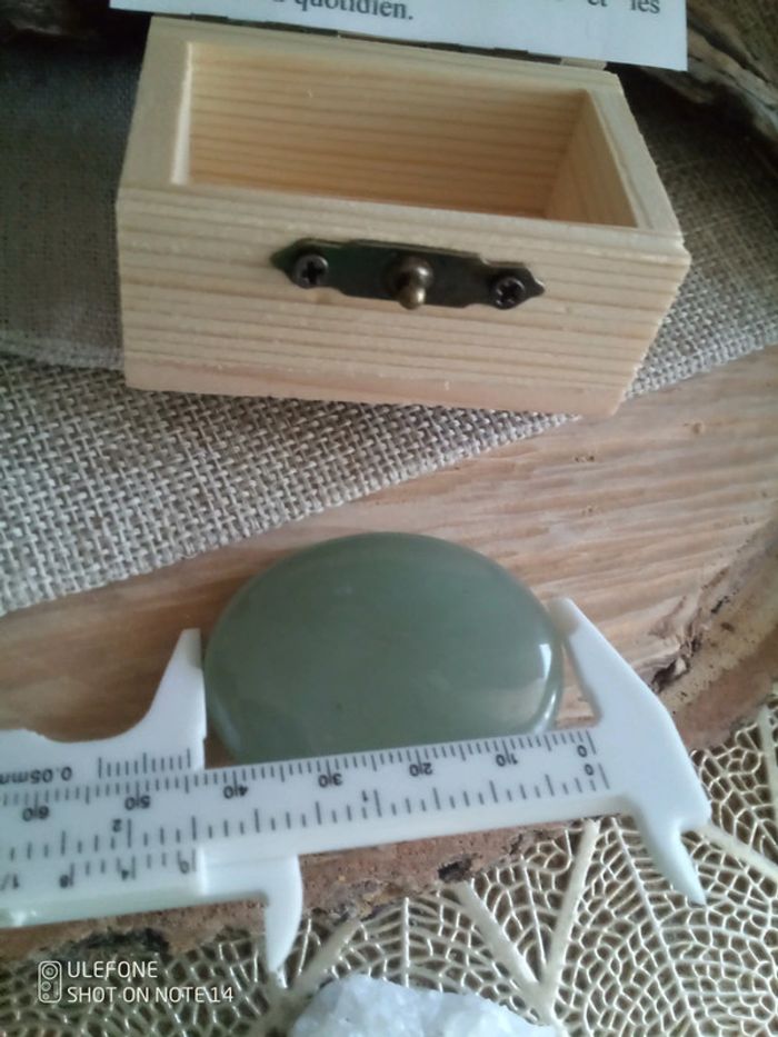 Lot Pierre d'aventurine et coffre en bois + explications - photo numéro 2