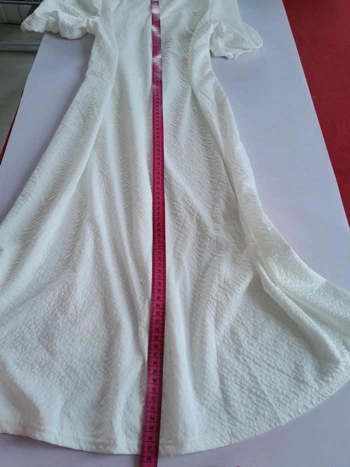 Jolie robe neuve courte  manche bouffante cintrée à la taille tissus style nid d abeille taille 1 - photo numéro 11