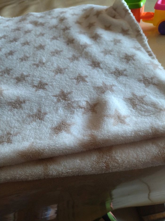 Lot short et t-shirt manches courtes bébé+ petit train à tirer+ plaid doux - photo numéro 6