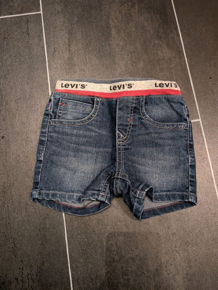 Short Levi's