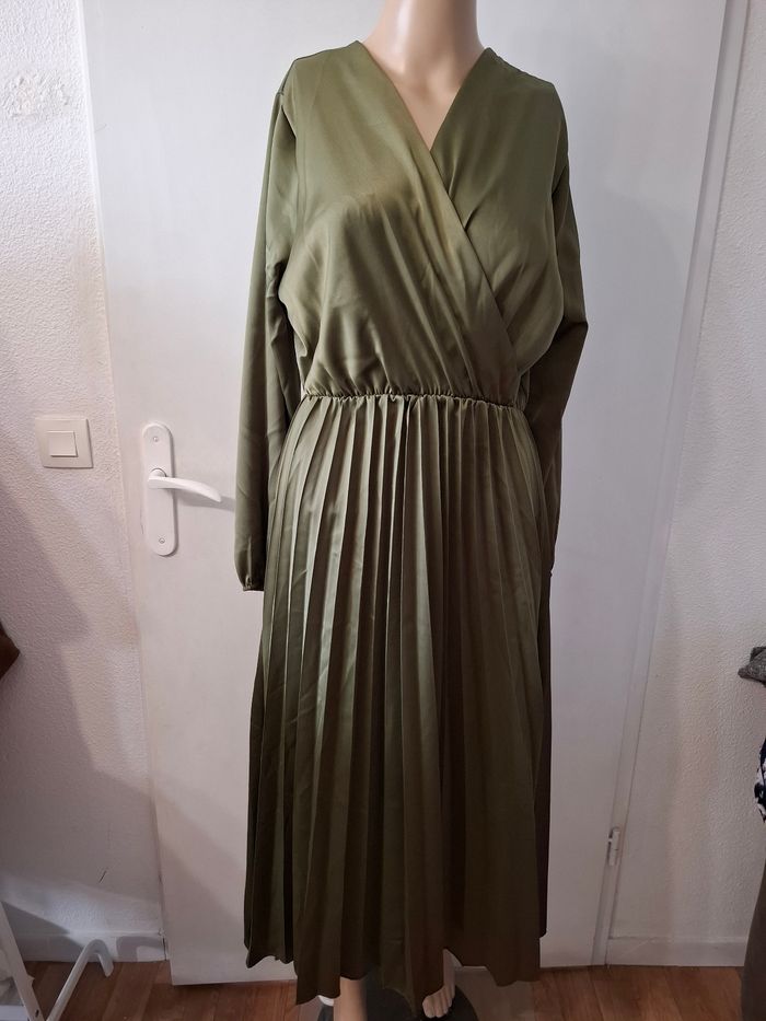Robe Longue plissé taille 36/38 en très bon état - photo numéro 4