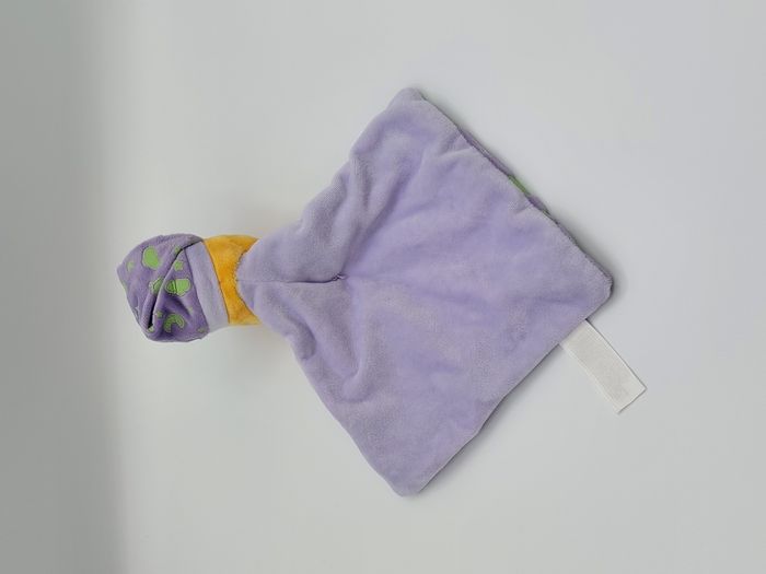 Doudou Winnie l’ourson mauve luminescent vert DISNEY NICOTOY SIMBA bonnet violet - photo numéro 2