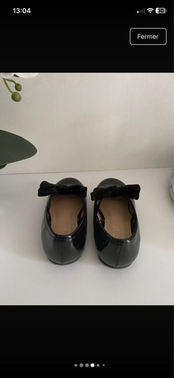 Paire de ballerines noire vernies T.25