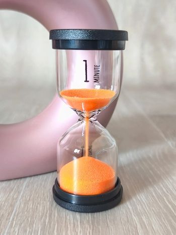 Gros sablier en verre 1 min orange