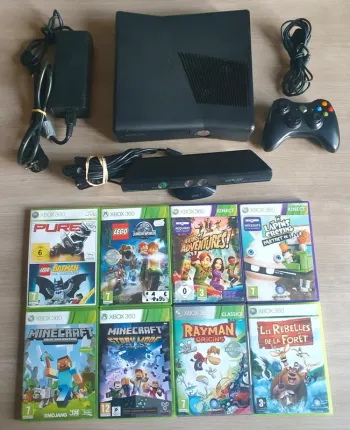 Lot Console XBOX 360 250go + 1 Manette Officielle + Caméra Kinect & 8 Jeux