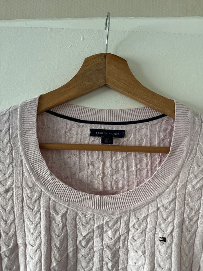 Pull torsadé rose pâle Tommy Hilfiger – Taille S – Très bon état - photo numéro 2