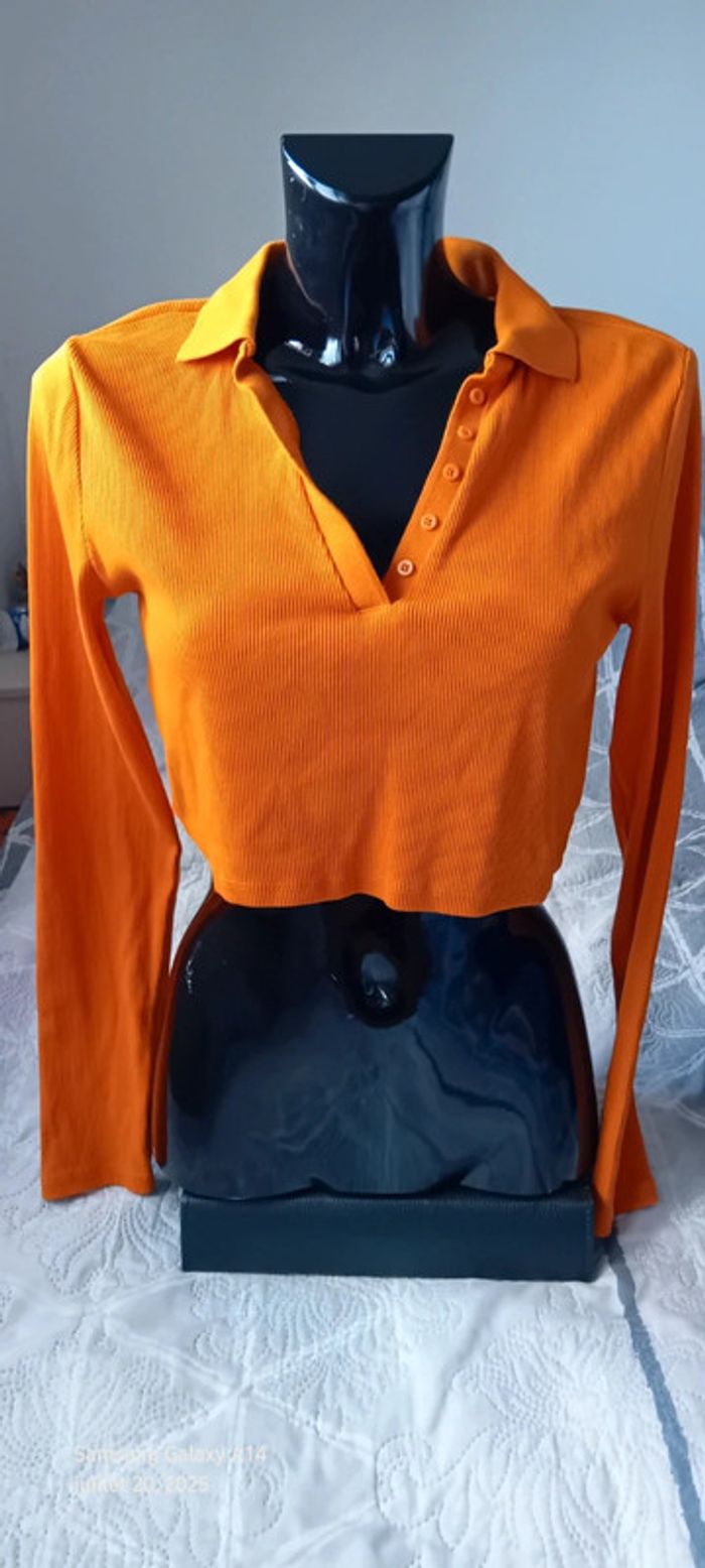 Polo court manches longues maille côtelée col en V à boutons orange femme L zara