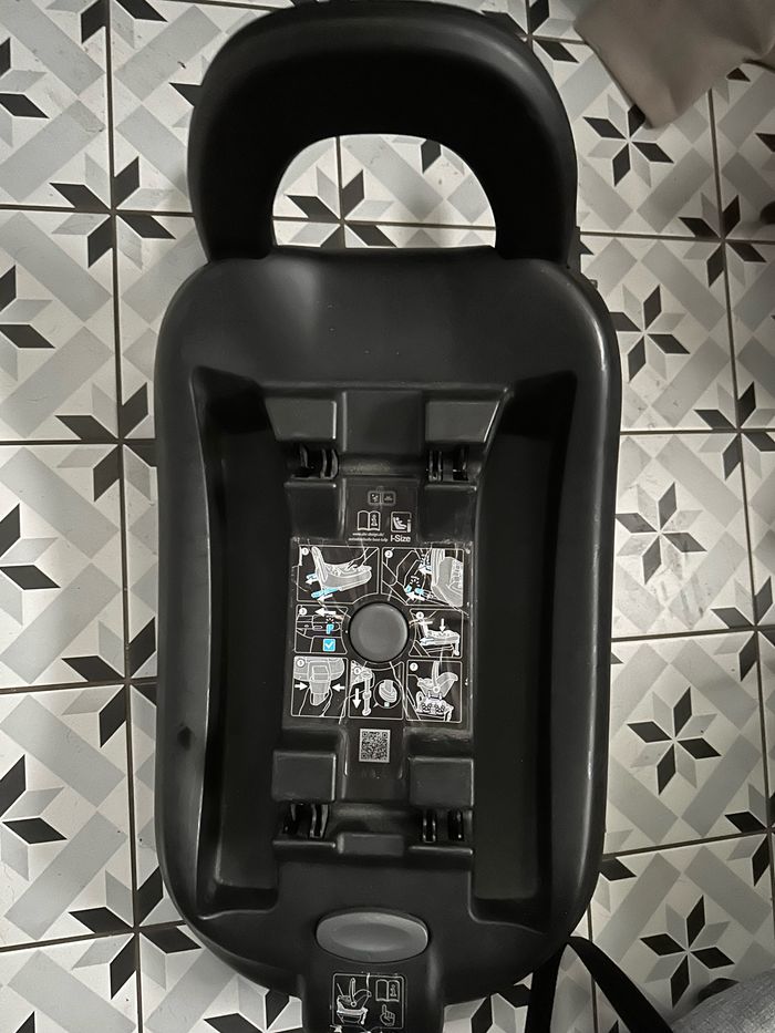 Cosy bébé avec sa base isofix - photo numéro 4