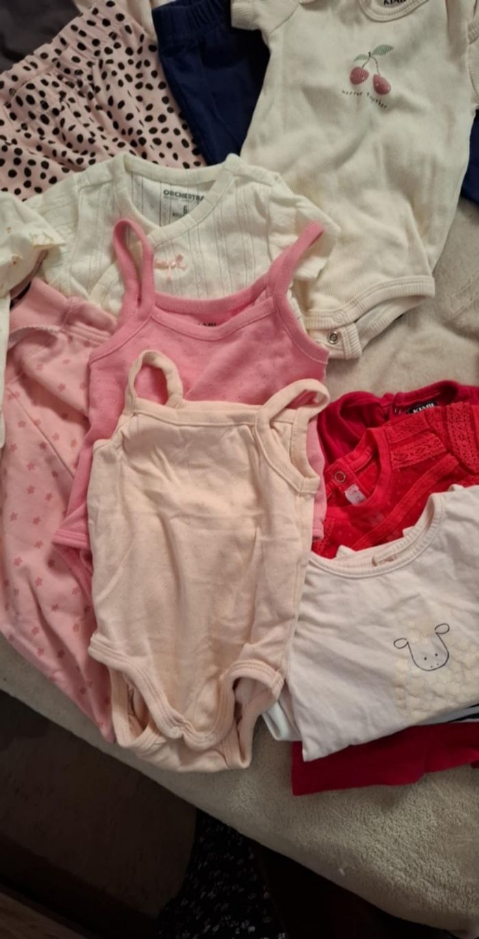 Lot vêtements fille 6 mois - photo numéro 2