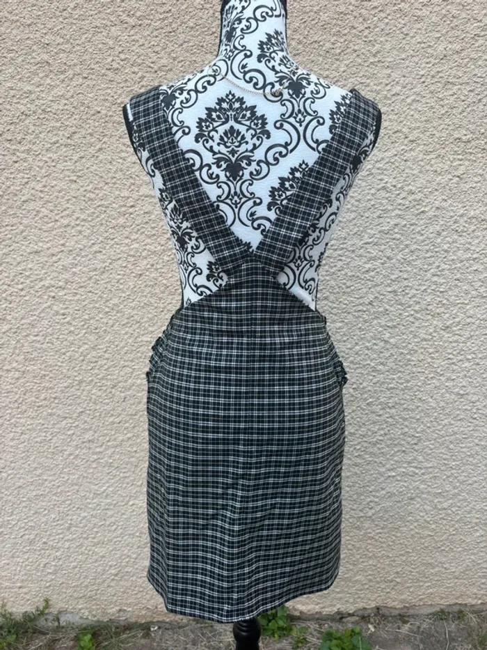 Très jolie robe noire et blanche taille S - photo numéro 4